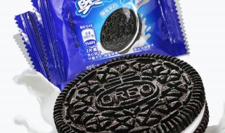 三个男的夹心饼干